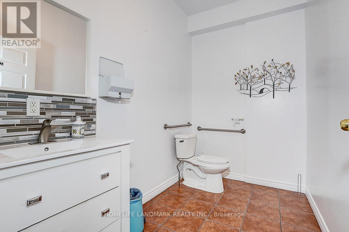 2819 Lake Ashore Boulevard W, Toronto, Ontario  M8V 1H6 - Photo 19 - W13166670