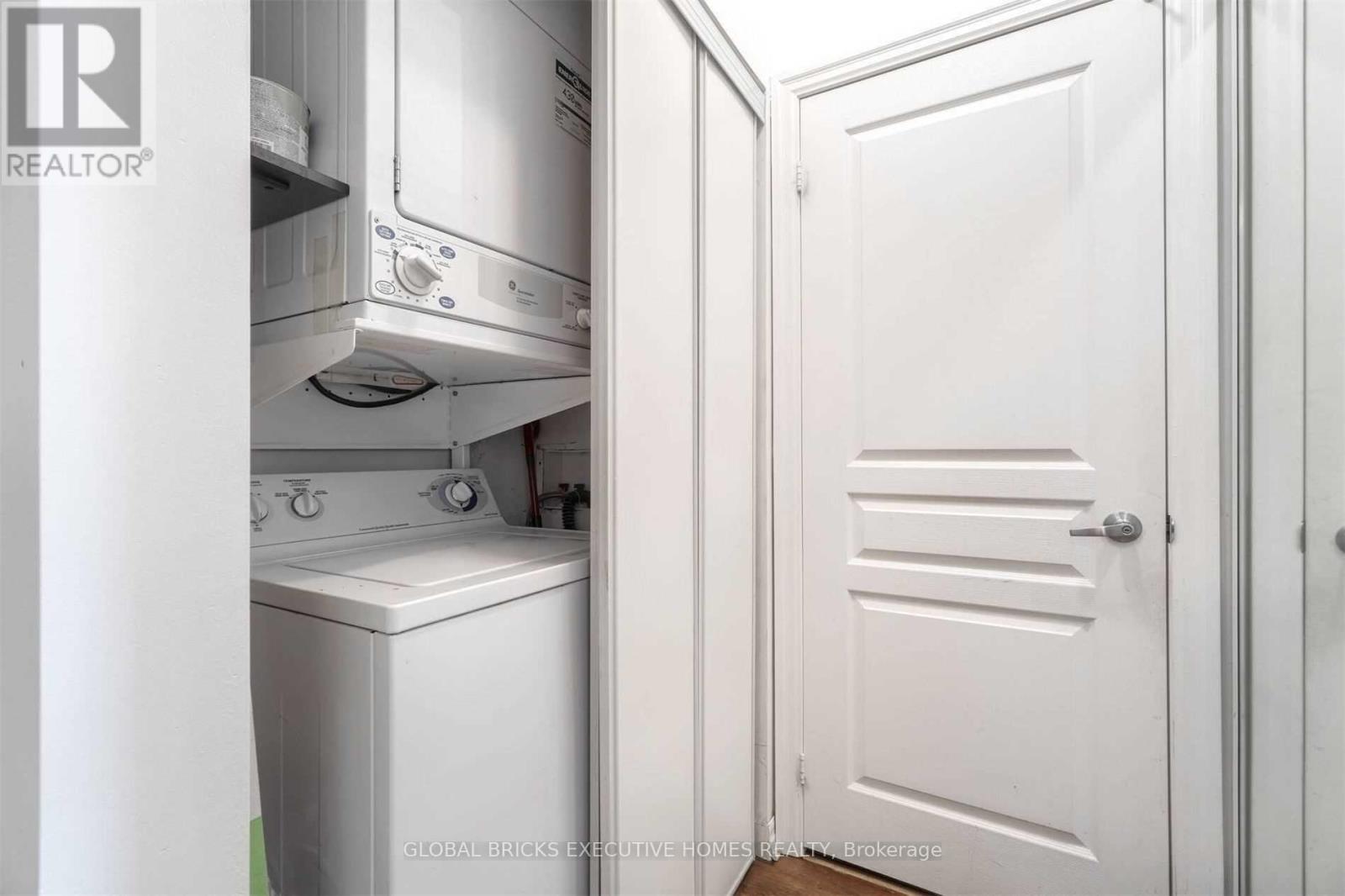 2108 - 220 Burnhamthorpe Road W, Mississauga, Ontario  L5B 4N4 - Photo 14 - W13166674