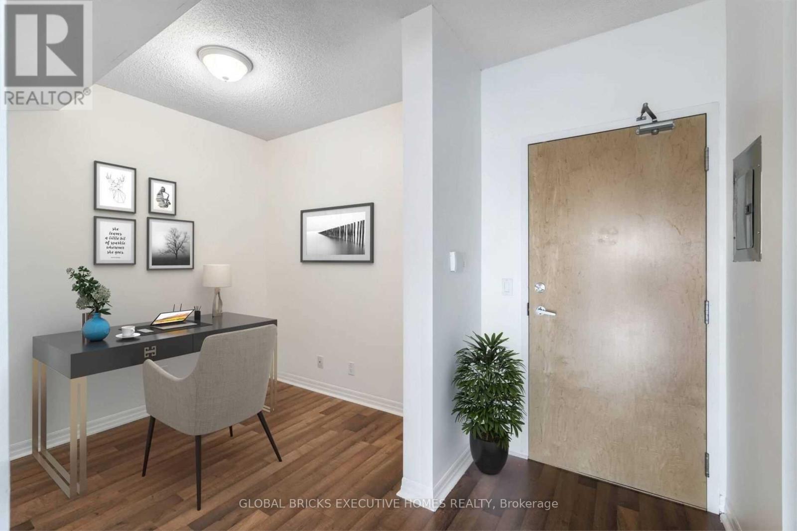 2108 - 220 Burnhamthorpe Road W, Mississauga, Ontario  L5B 4N4 - Photo 4 - W13166674