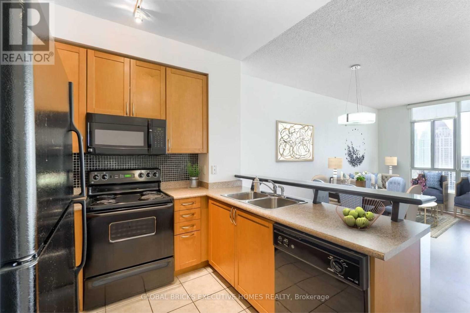 2108 - 220 Burnhamthorpe Road W, Mississauga, Ontario  L5B 4N4 - Photo 7 - W13166674