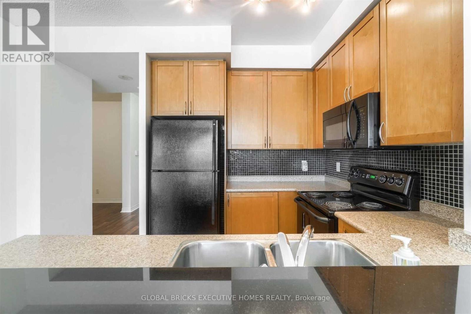 2108 - 220 Burnhamthorpe Road W, Mississauga, Ontario  L5B 4N4 - Photo 8 - W13166674
