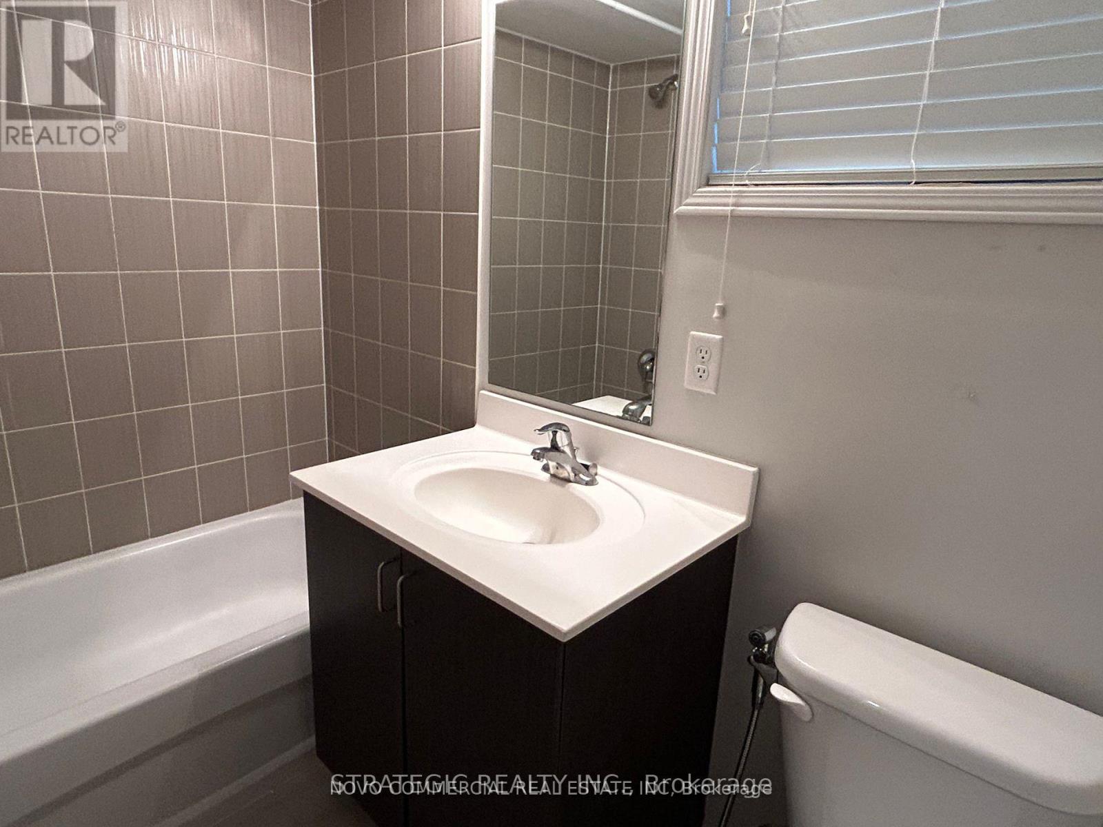 4 - 2444 Post Road, Oakville, Ontario  L6H 0J2 - Photo 3 - W13166712
