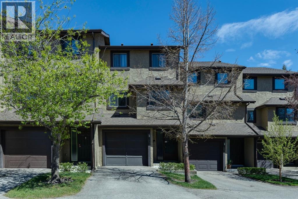 22 Glamis Gardens SW, Calgary, Alberta