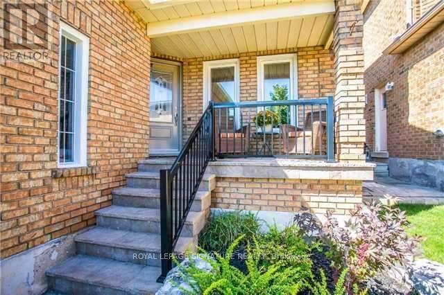 6517 Warbler Lane, Mississauga, Ontario  L5N 6E1 - Photo 2 - W13166756