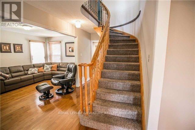 6517 Warbler Lane, Mississauga, Ontario  L5N 6E1 - Photo 3 - W13166756
