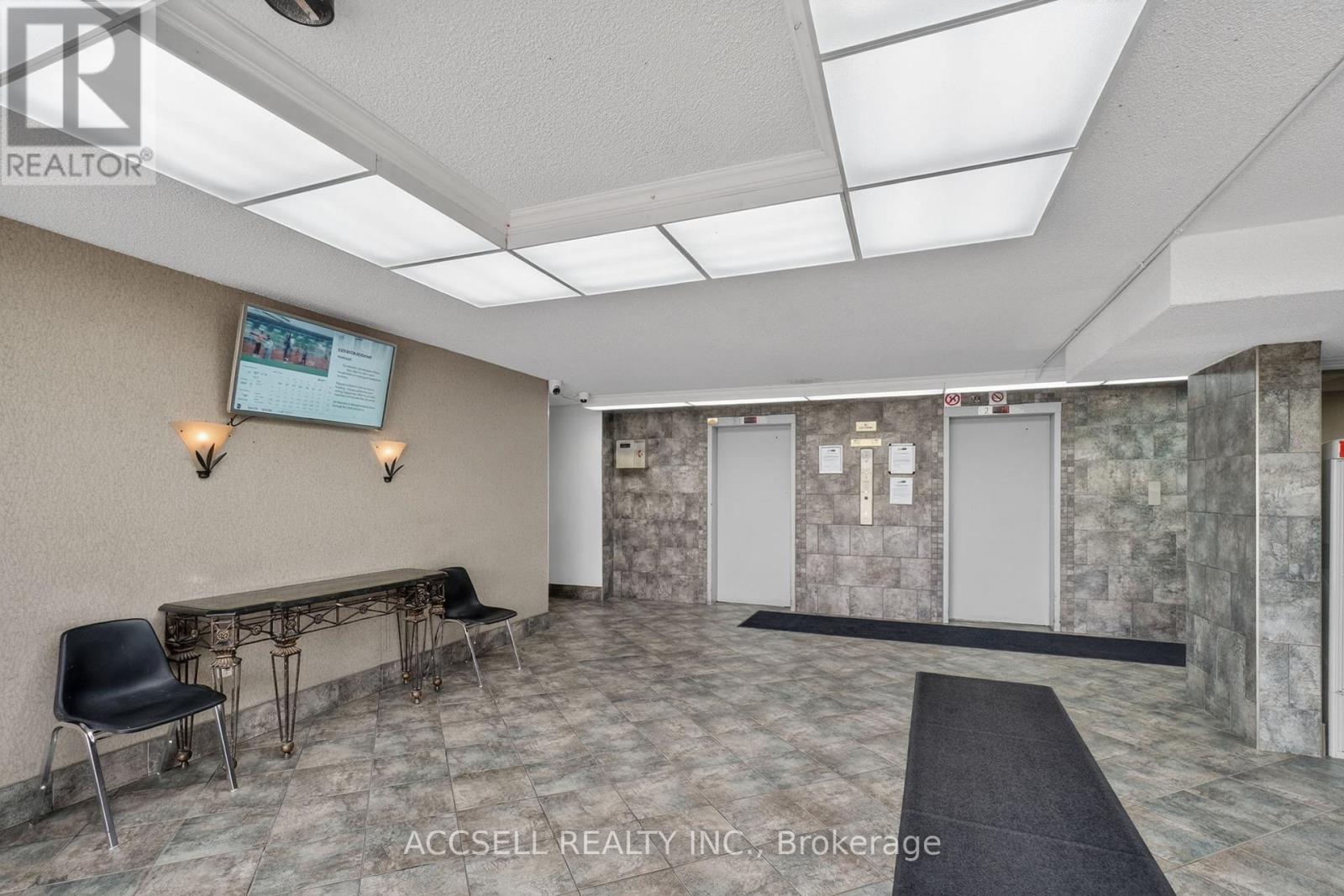 1607 - 17 Knightsbridge Road, Brampton, Ontario L6T 3X9 - Photo 3 - W13166760