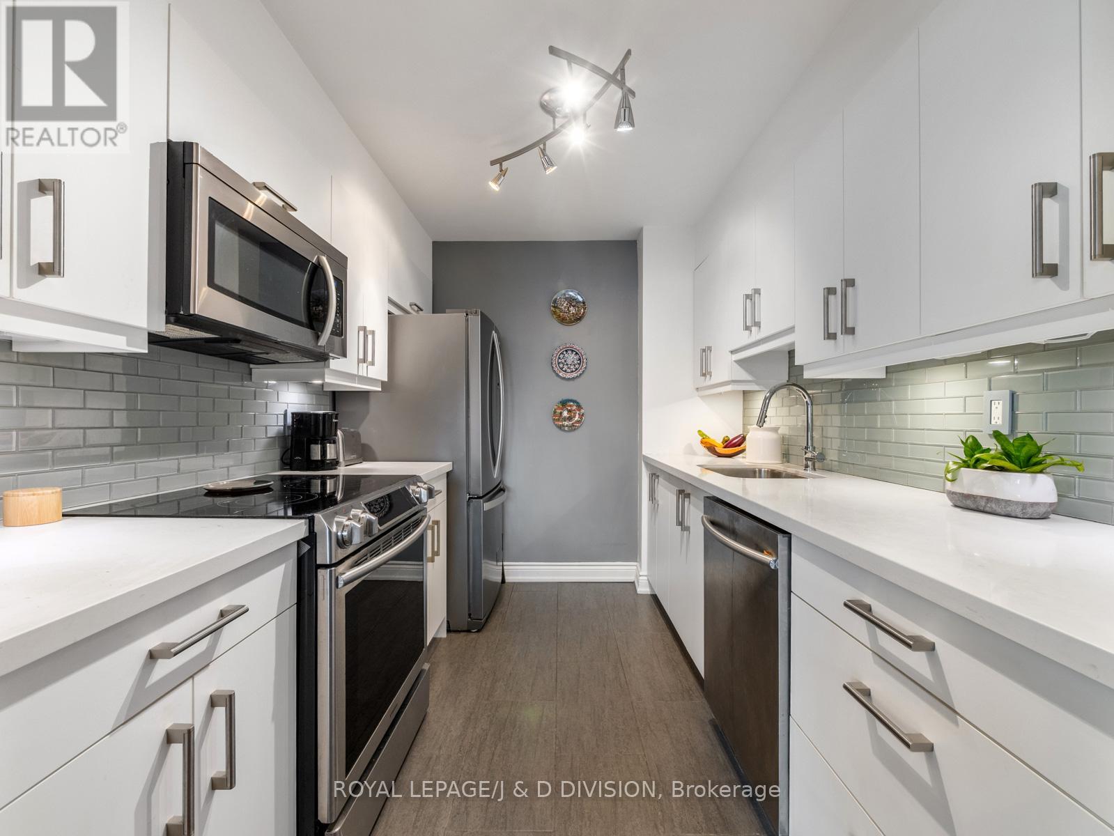 804 - 63 St Clair Avenue W, Toronto, Ontario  M4V 2Y9 - Photo 15 - C13047864