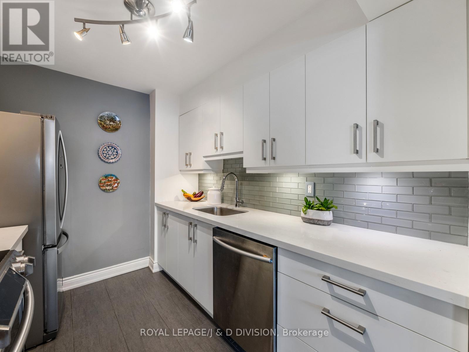 804 - 63 St Clair Avenue W, Toronto, Ontario  M4V 2Y9 - Photo 16 - C13047864