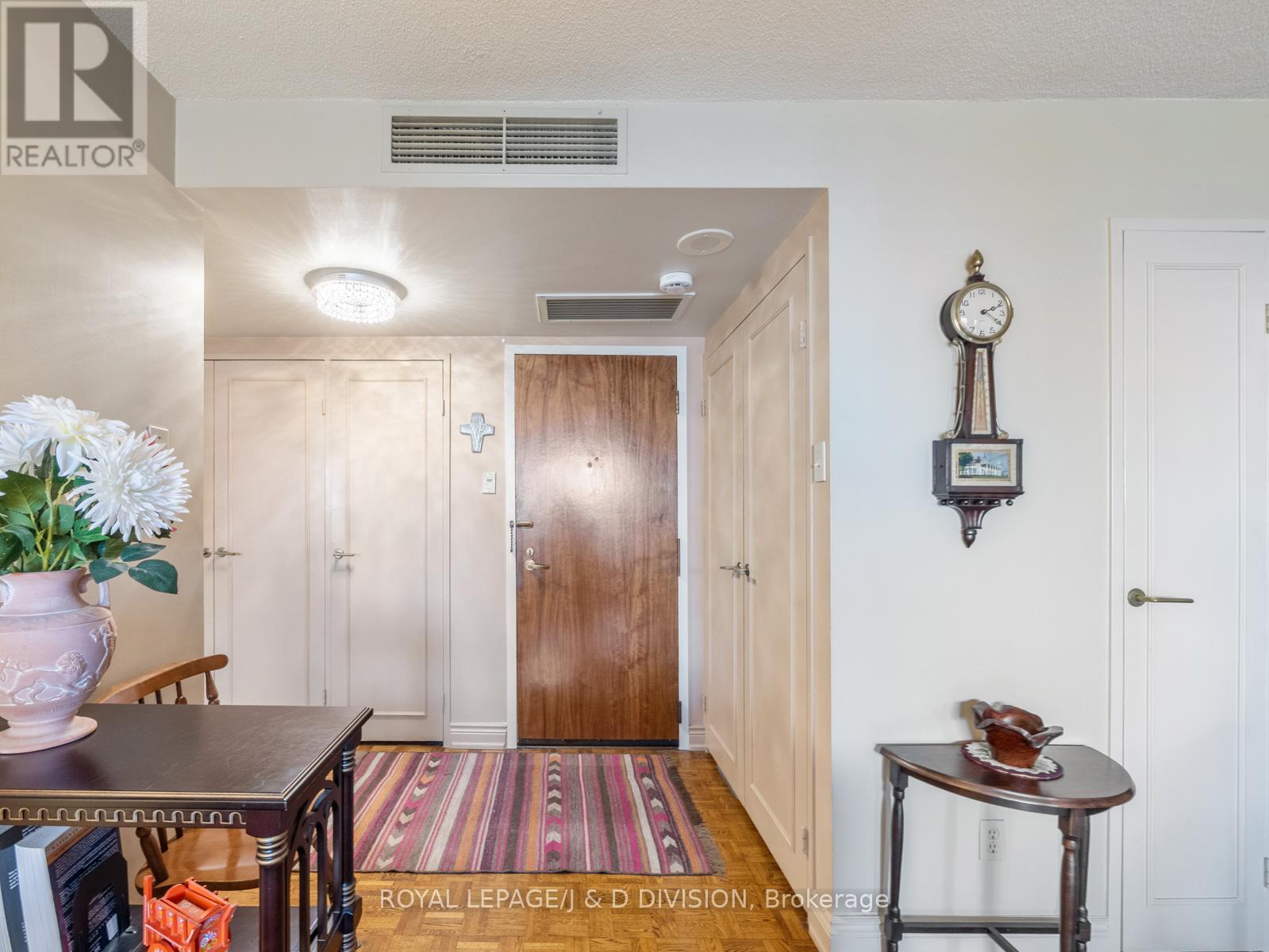 804 - 63 St Clair Avenue W, Toronto, Ontario  M4V 2Y9 - Photo 8 - C13047864