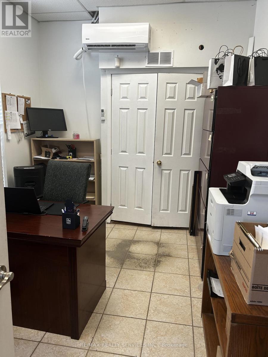 B2 - 311 Bowes Road, Vaughan, Ontario  L4K 1J1 - Photo 4 - N13166806