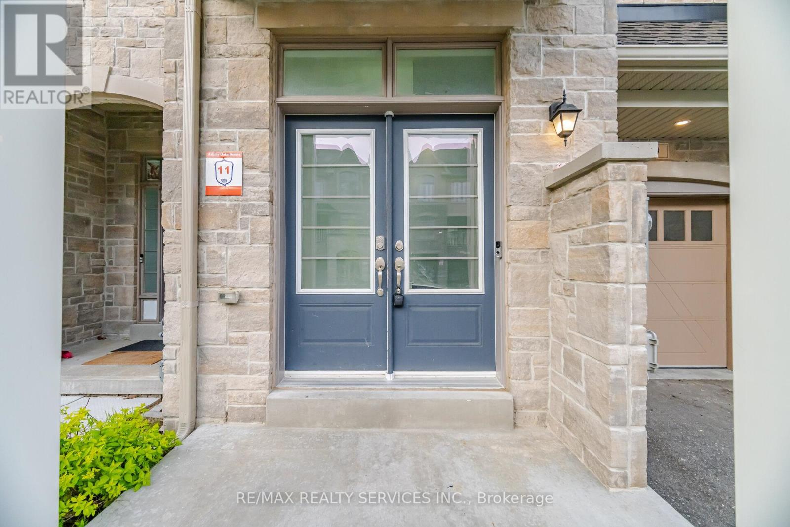 29 Summerbeam Way, Brampton, Ontario  L6Y 0E3 - Photo 3 - W13166782