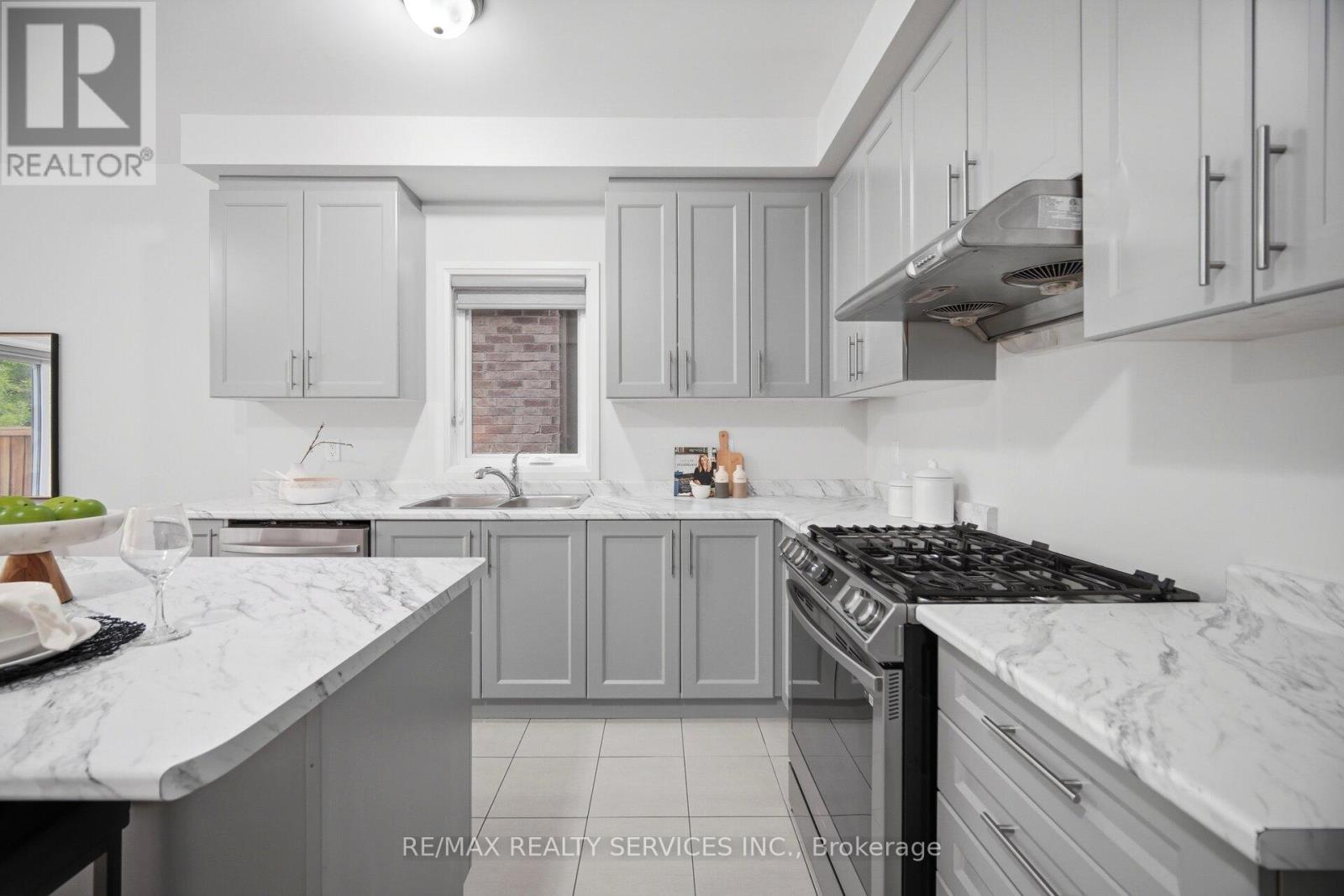 29 Summerbeam Way, Brampton, Ontario  L6Y 0E3 - Photo 8 - W13166782