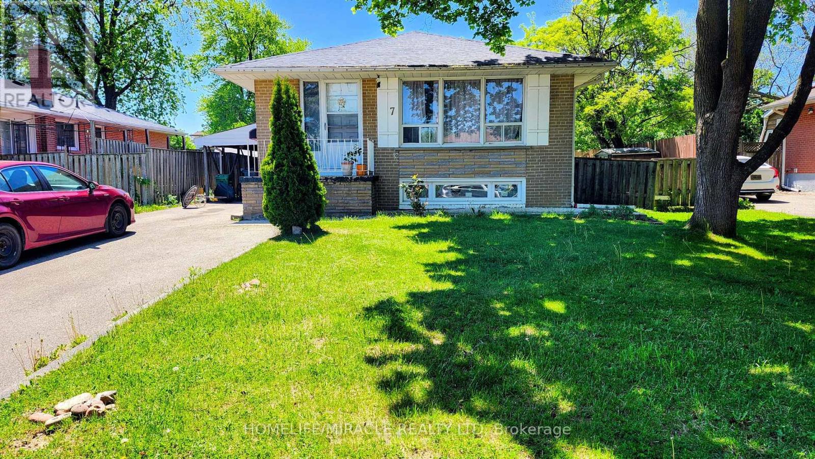 7 MCCLURE AVENUE, Brampton, Ontario