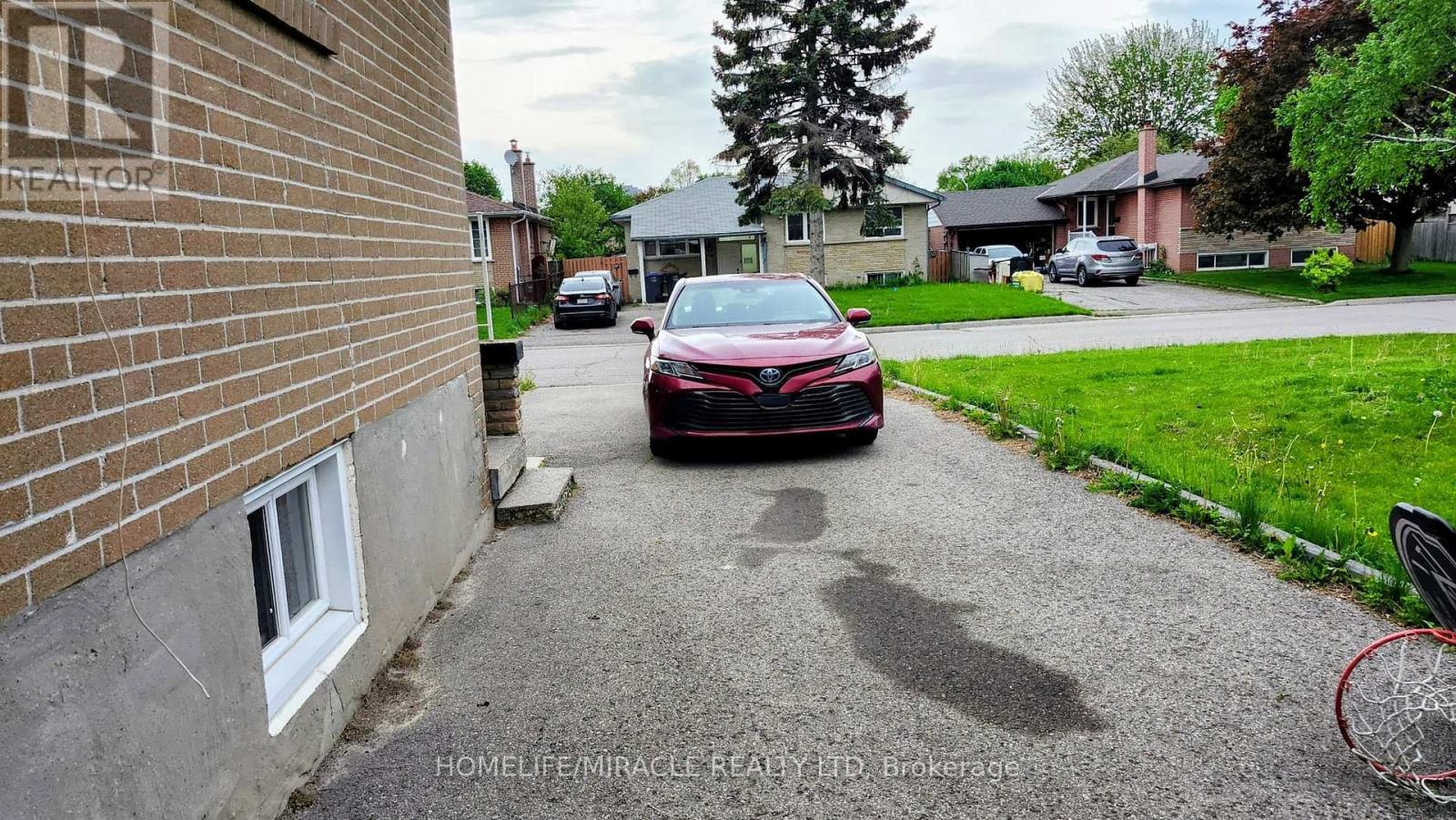 7 Mcclure Avenue, Brampton, Ontario  L6X 2E2 - Photo 2 - W13166822