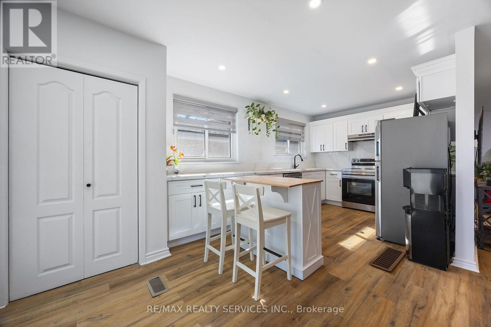 70 Wilton Drive, Brampton, Ontario  L6W 3A1 - Photo 7 - W13166826
