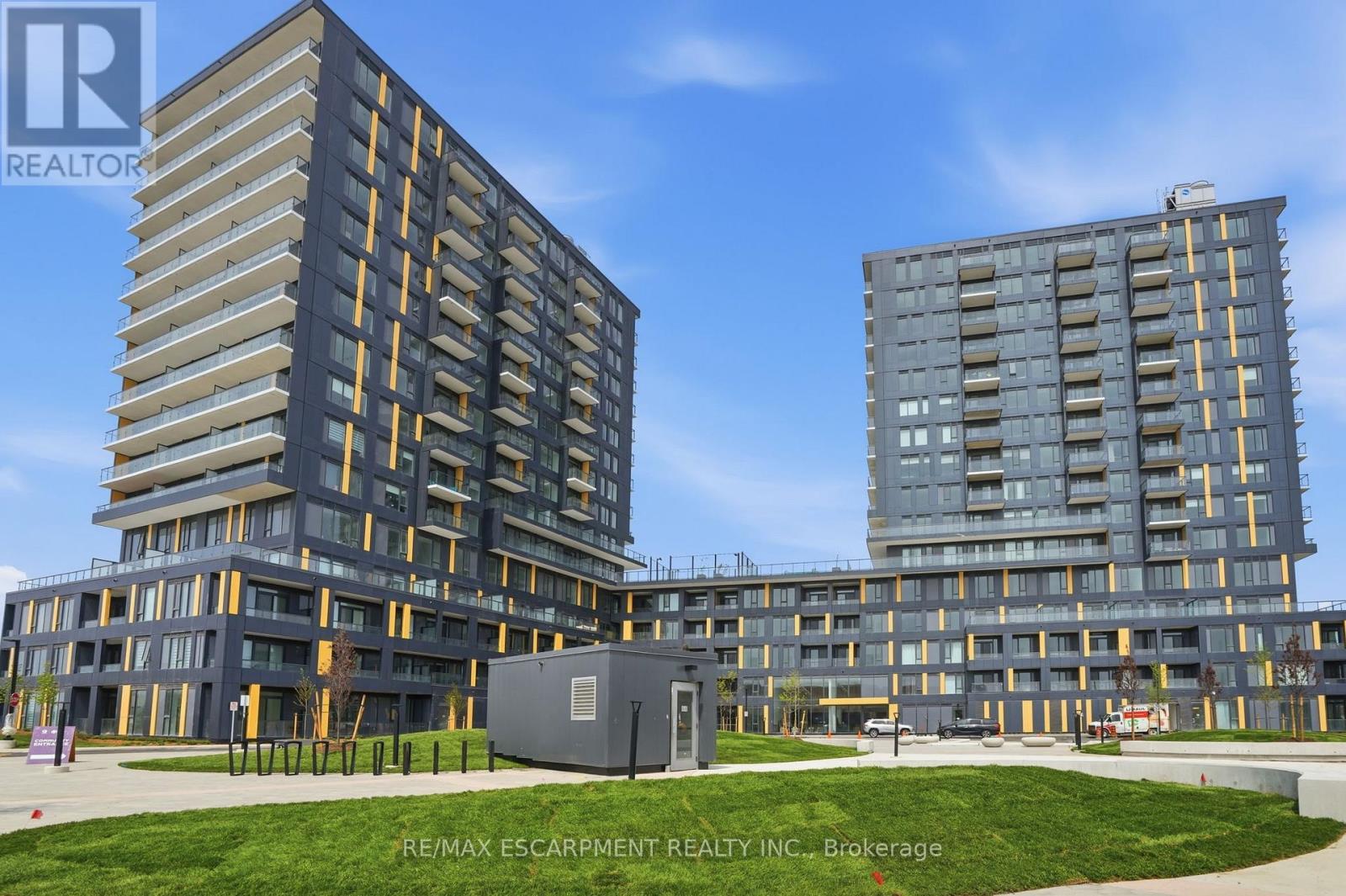 C711 - 4878 POWERS COMMON, Burlington, Ontario