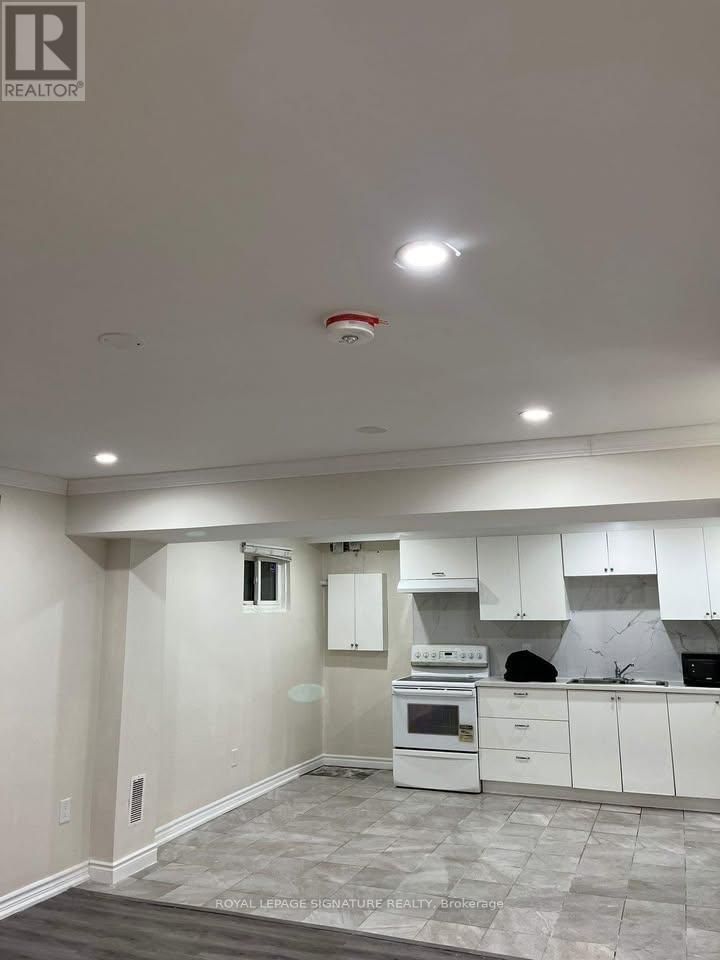 Lower - 1063 Blairholm Avenue, Mississauga, Ontario  L5C 3C9 - Photo 2 - W13166830