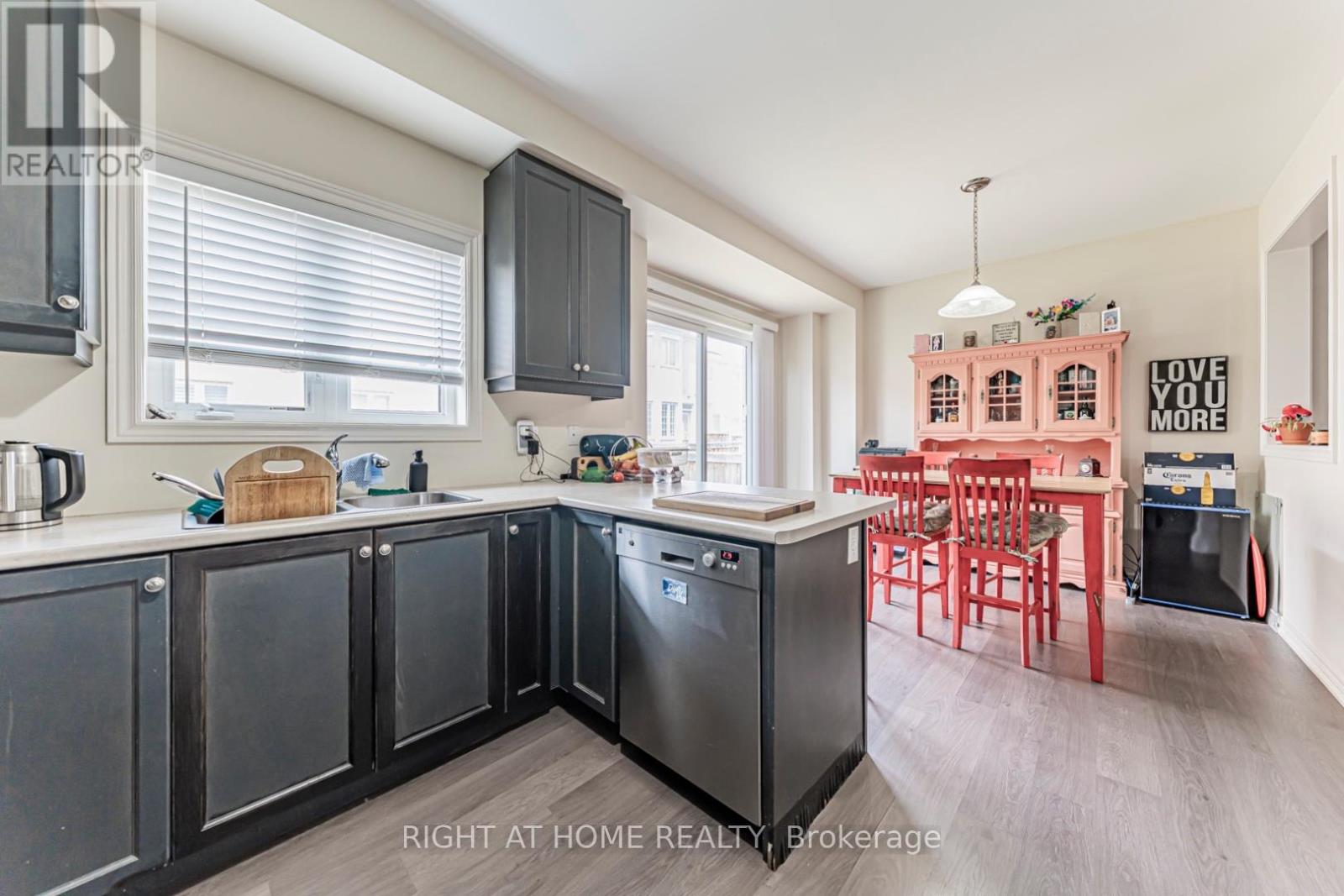 549 Stream Crescent, Oakville, Ontario  L6M 1N7 - Photo 8 - W13166666