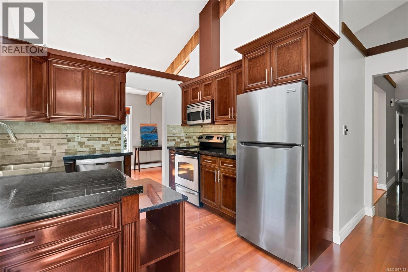 1606 Candela Pl, Saanich, British Columbia  V8N 5P4 - Photo 14 - 1037173