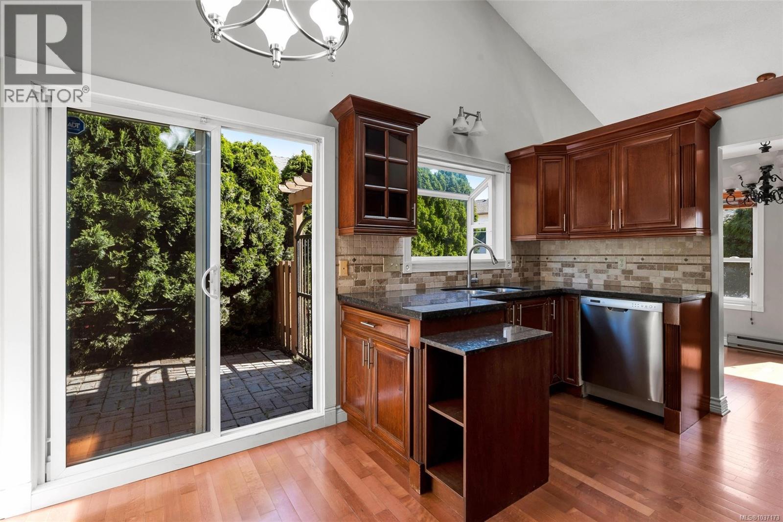 1606 Candela Pl, Saanich, British Columbia  V8N 5P4 - Photo 15 - 1037173