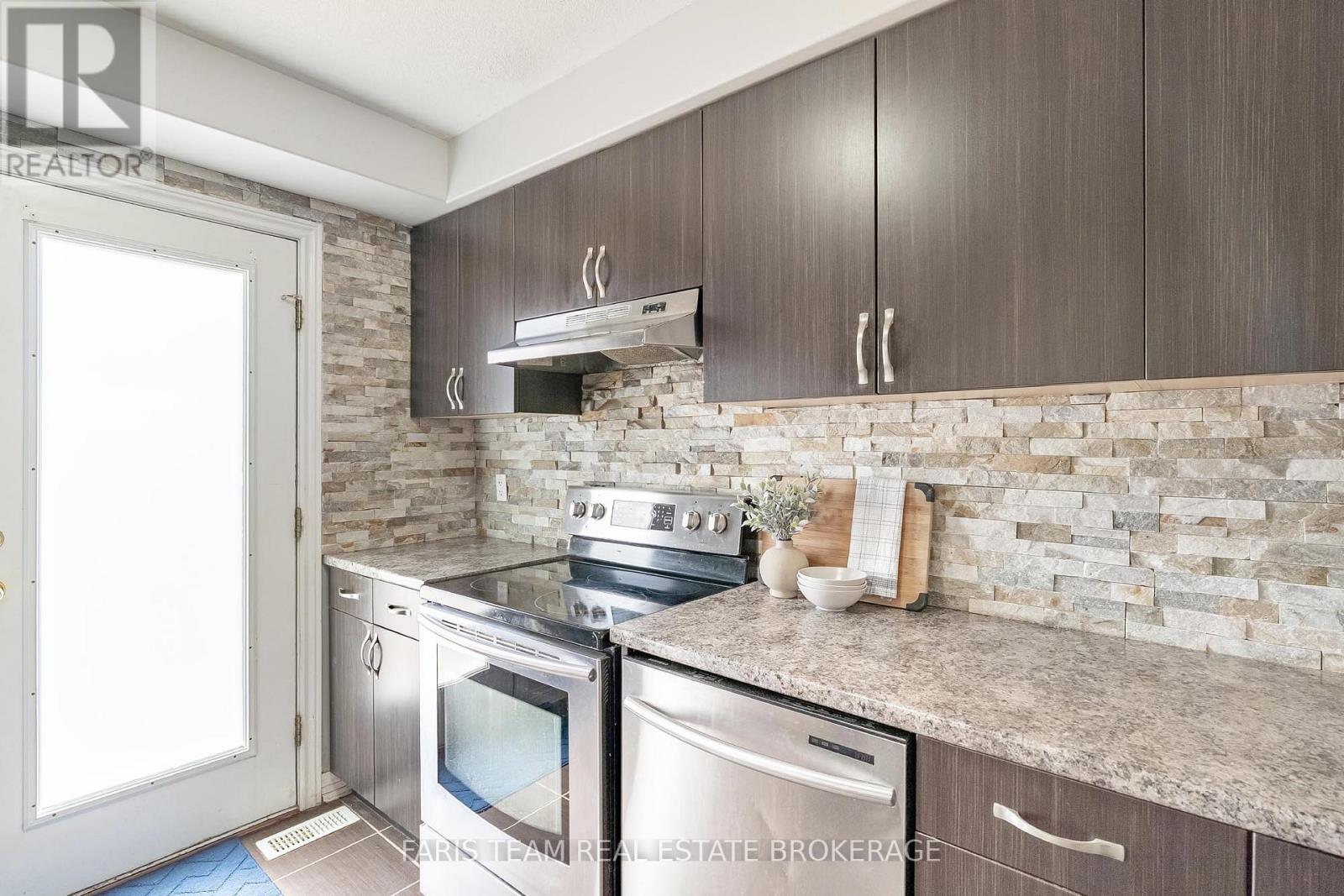 104 Banting Crescent, Essa, Ontario  L3W 0P3 - Photo 5 - N13141778