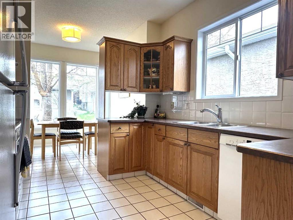 12 Signal Hill Lane SW, Calgary, Alberta  T3H 3N8 - Photo 9 - A2299943