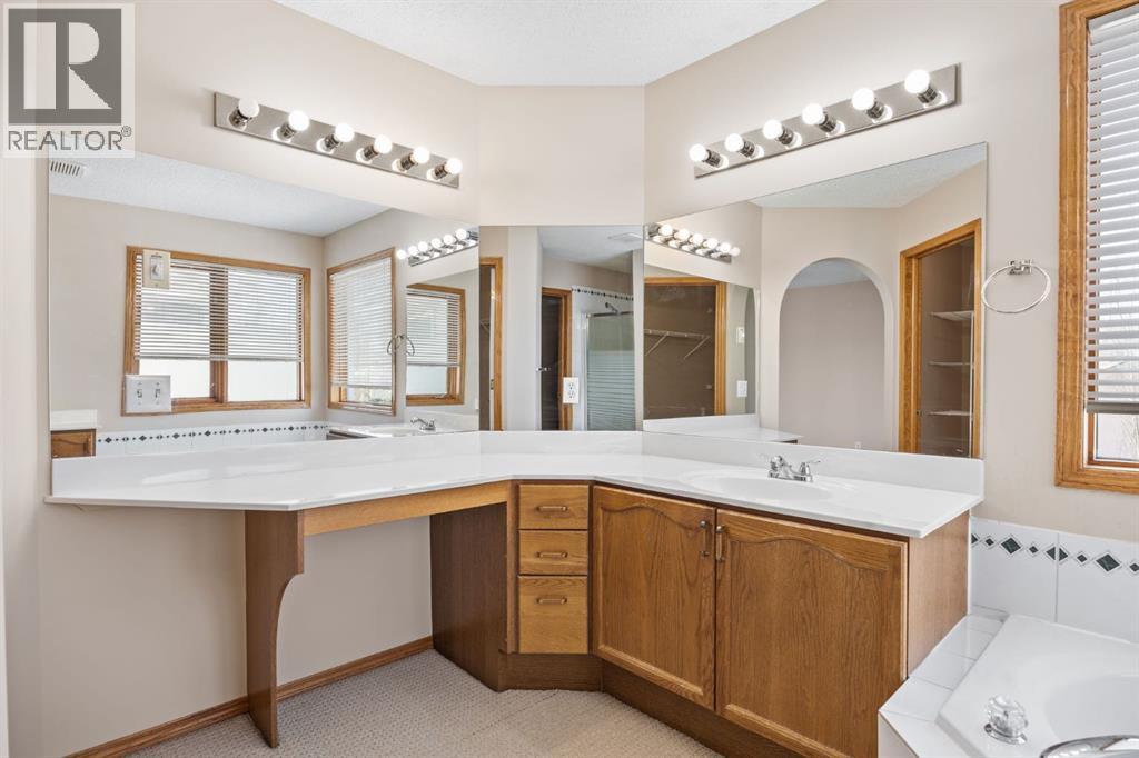 119 Valley Glen Bay Nw, Calgary, Alberta  T3B 5P9 - Photo 31 - A2303270