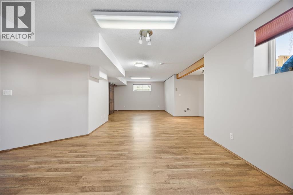 119 Valley Glen Bay Nw, Calgary, Alberta  T3B 5P9 - Photo 35 - A2303270
