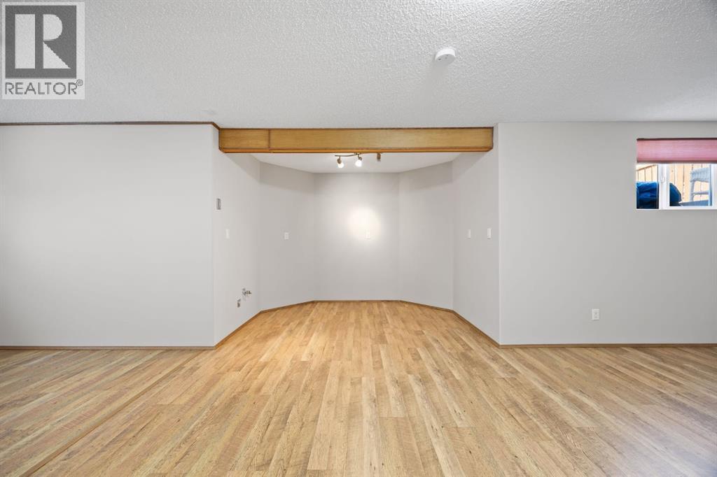 119 Valley Glen Bay Nw, Calgary, Alberta  T3B 5P9 - Photo 36 - A2303270