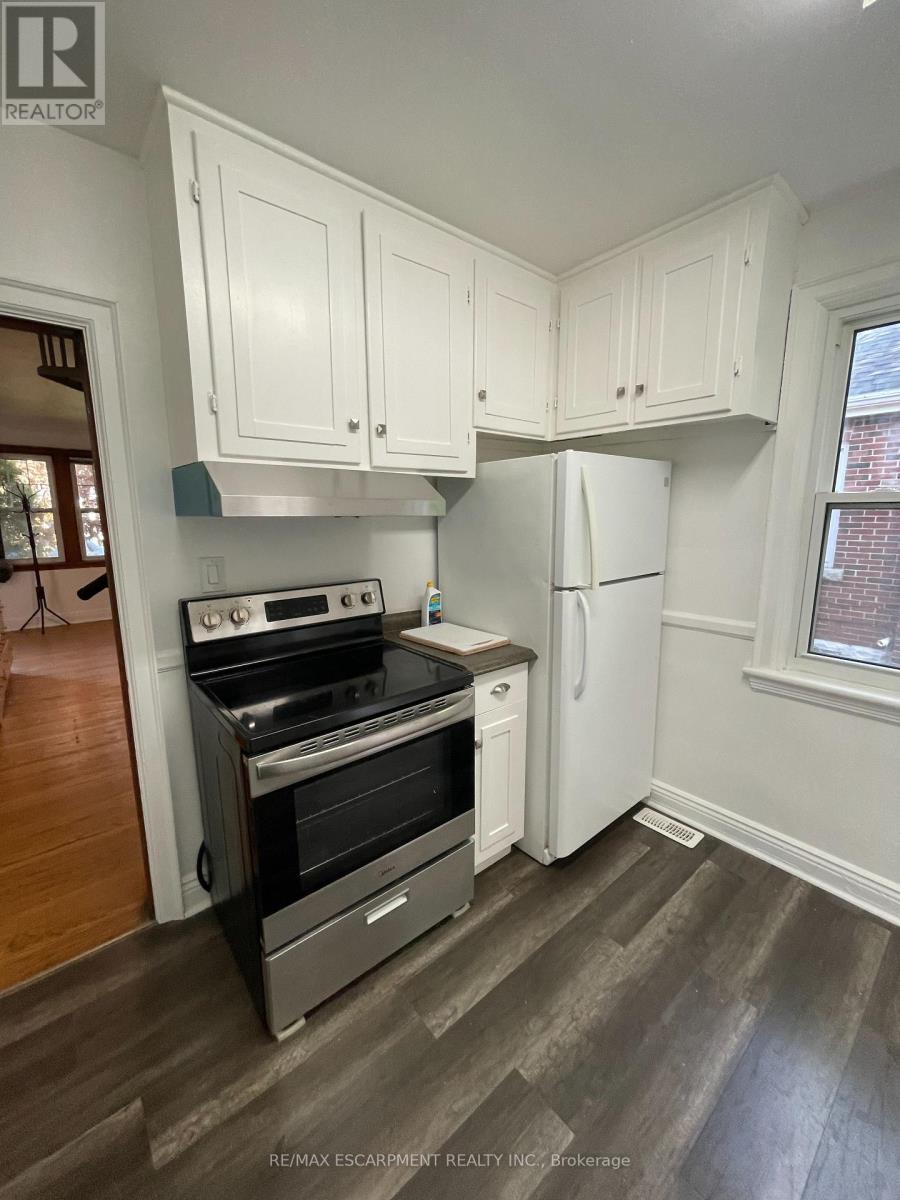 9 Gary Avenue, Hamilton, Ontario  L8S 1Y2 - Photo 2 - X13166836