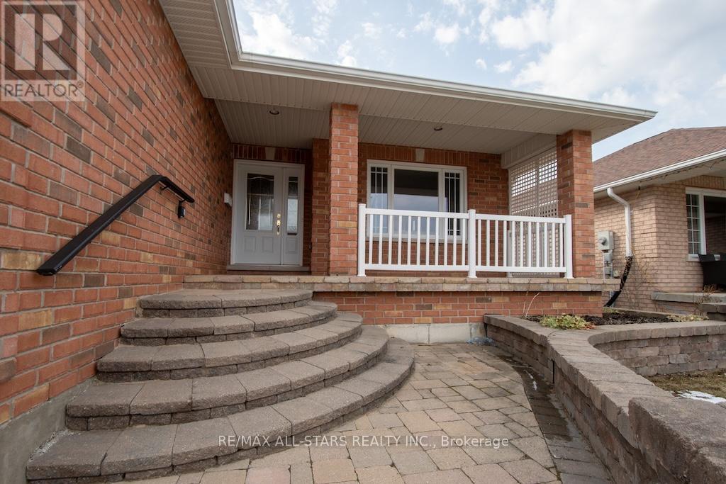 383 Wallace Drive, Kawartha Lakes, Ontario  K9V 6K7 - Photo 2 - X13035606