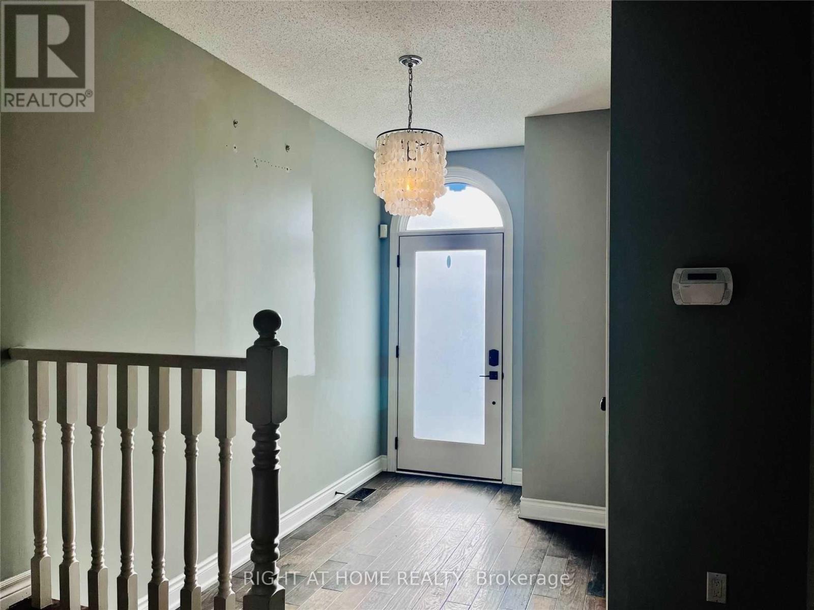 2471 Felhaber Crescent, Oakville, Ontario L6H 7R8 - Photo 2 - W13166876