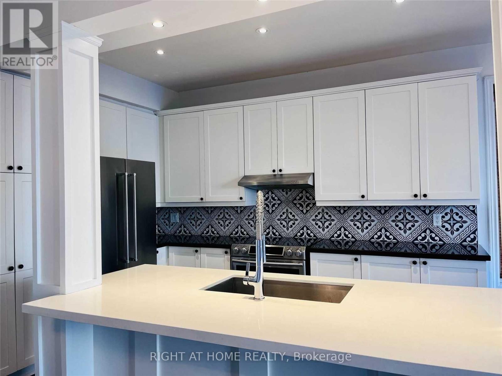 2471 Felhaber Crescent, Oakville, Ontario L6H 7R8 - Photo 5 - W13166876