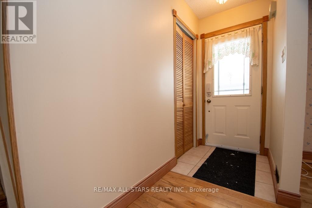 13 Janet Drive, Kawartha Lakes, Ontario  L0B 1K0 - Photo 2 - X12895818