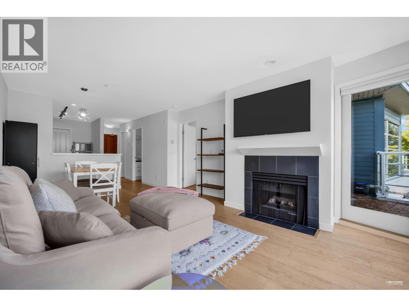 404 2575 W 4th Avenue, Vancouver, British Columbia  V6K 1P5 - Photo 1 - R3114009