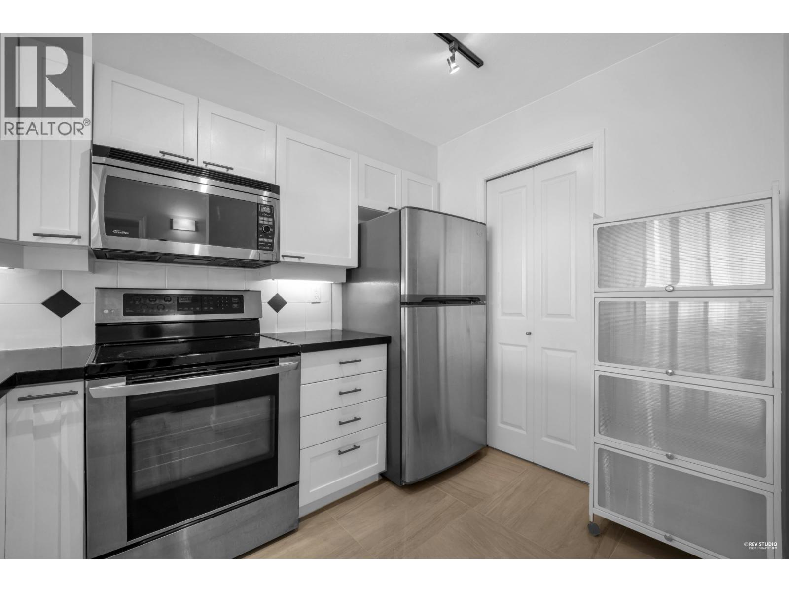 404 2575 W 4th Avenue, Vancouver, British Columbia  V6K 1P5 - Photo 13 - R3114009