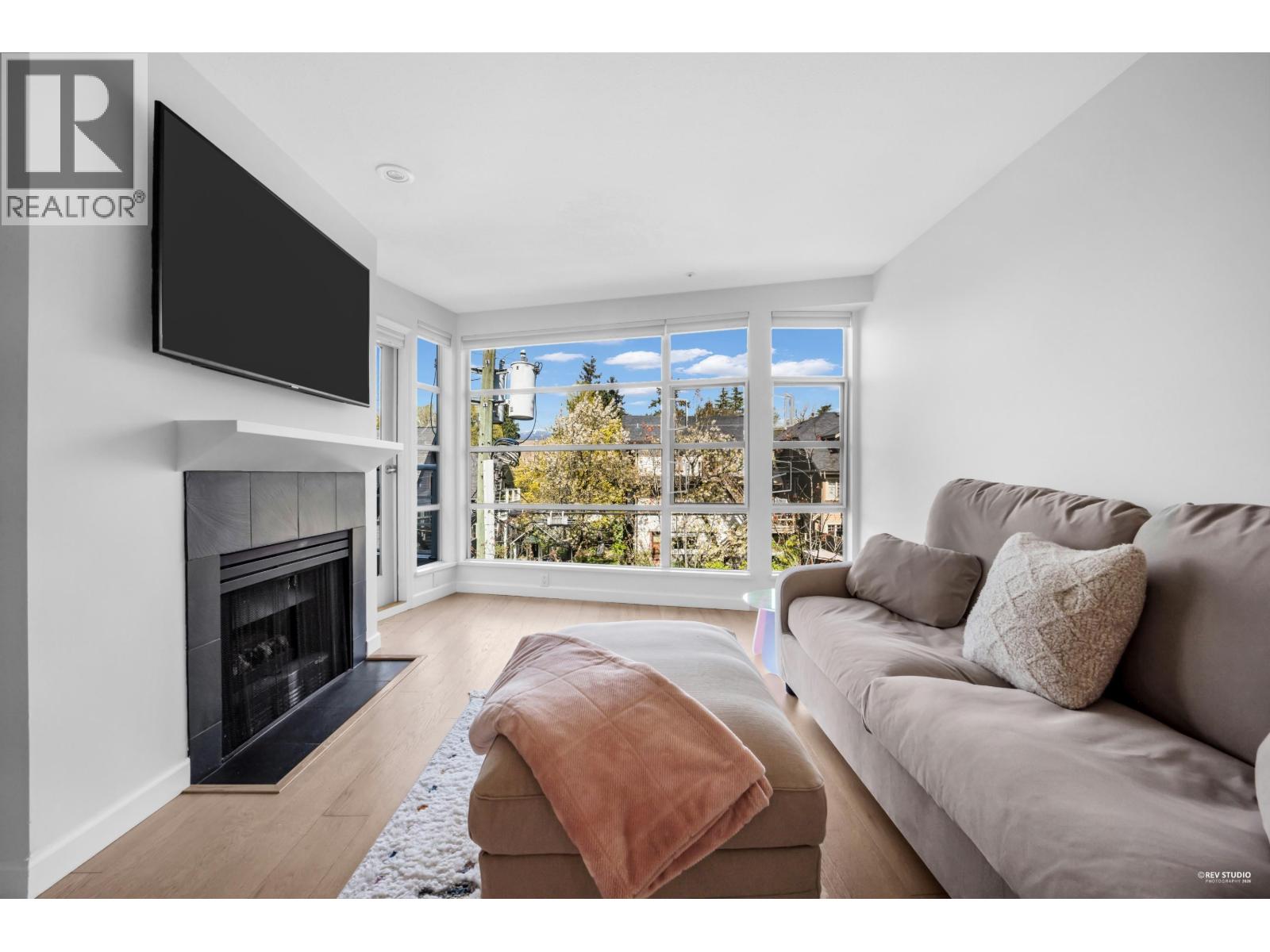 404 2575 W 4th Avenue, Vancouver, British Columbia  V6K 1P5 - Photo 2 - R3114009