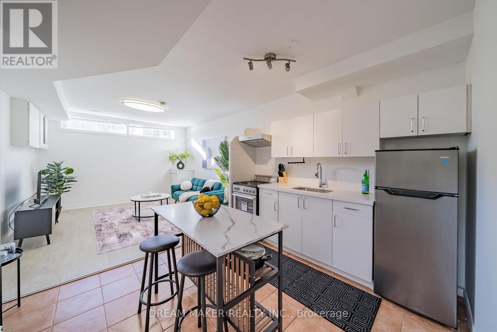207 Cabot Street, Oshawa, Ontario L1J 5S2 - Photo 2 - E13166888