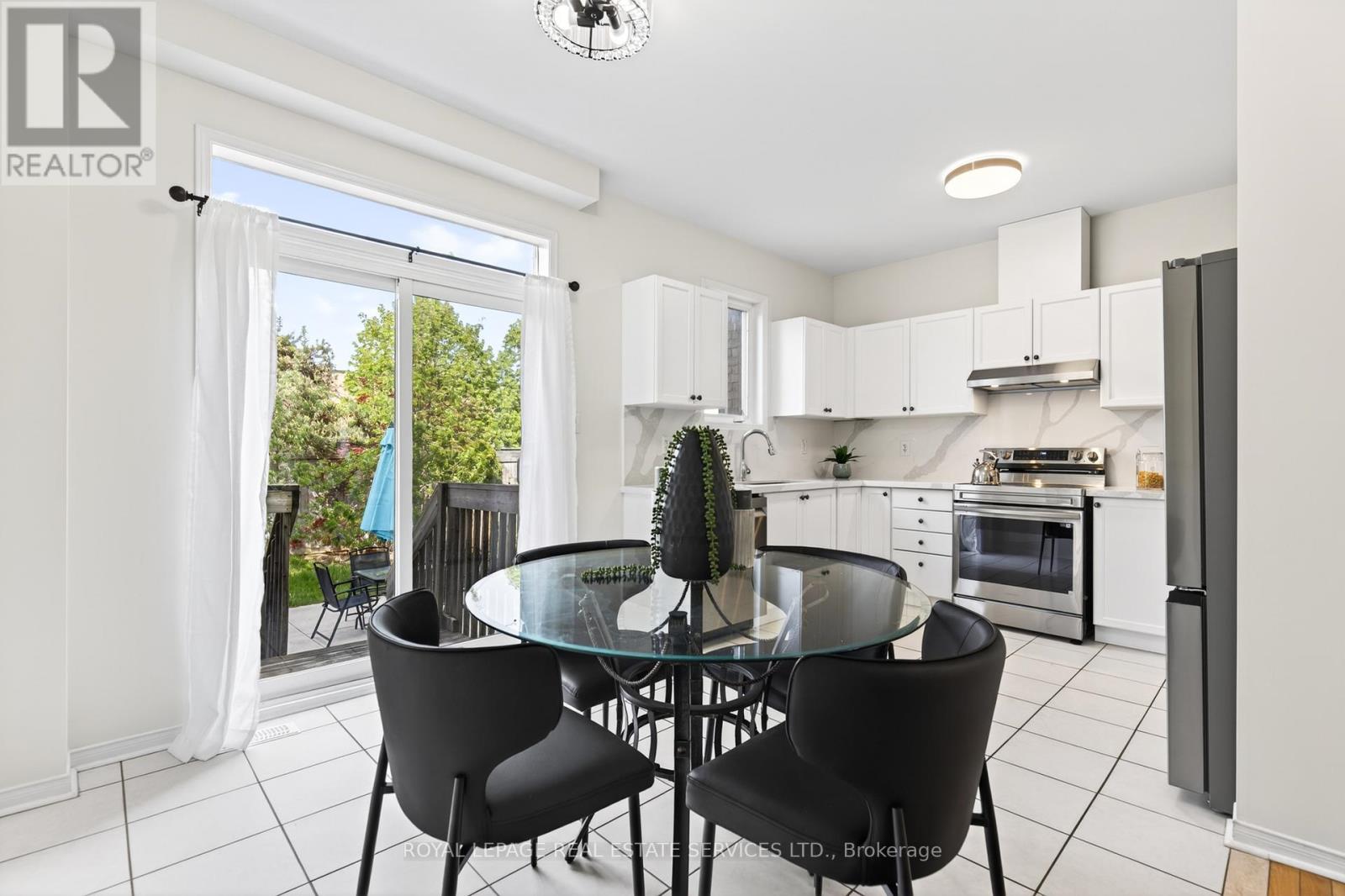 2307 Stone Glen Crescent, Oakville, Ontario  L6M 0C9 - Photo 10 - W13166898
