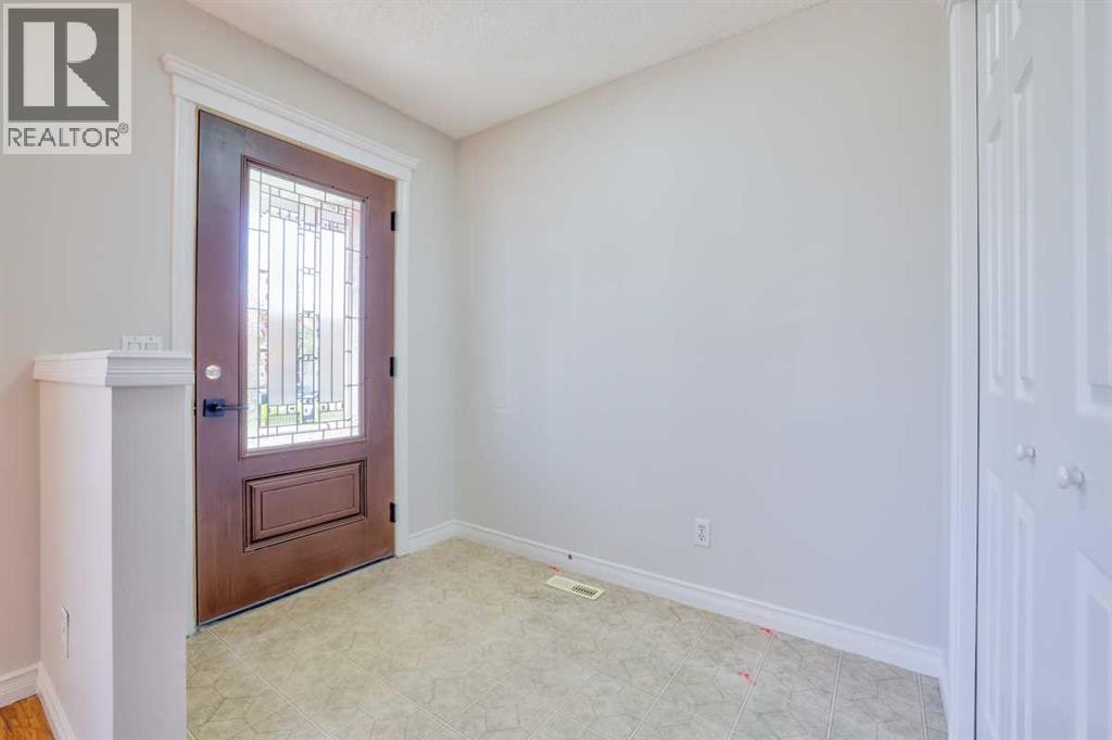 80 Covewood Green NE, Calgary, Alberta  T3K 5G5 - Photo 4 - A2313296