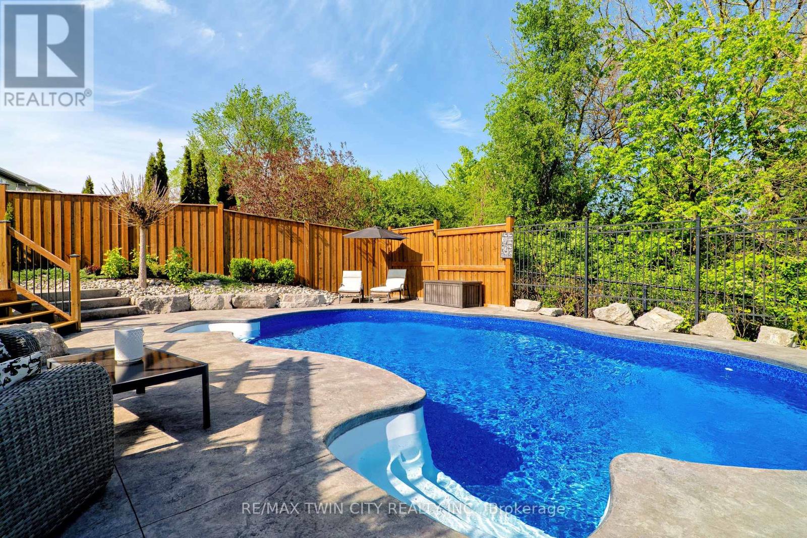 78 Forest Creek Drive, Kitchener, Ontario  N2R 0B5 - Photo 2 - X13166886