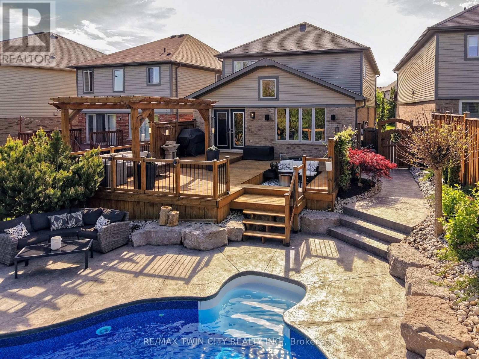 78 Forest Creek Drive, Kitchener, Ontario  N2R 0B5 - Photo 4 - X13166886