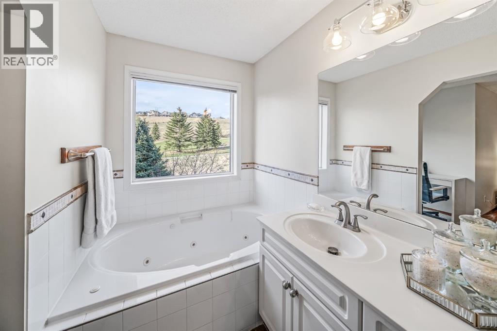 18 Gleneagles View, Cochrane, Alberta  T4C 1N9 - Photo 28 - A2311292
