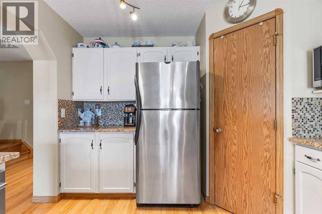 158 Saratoga Close NE, Calgary, Alberta  T1Y 7A1 - Photo 5 - A2312096