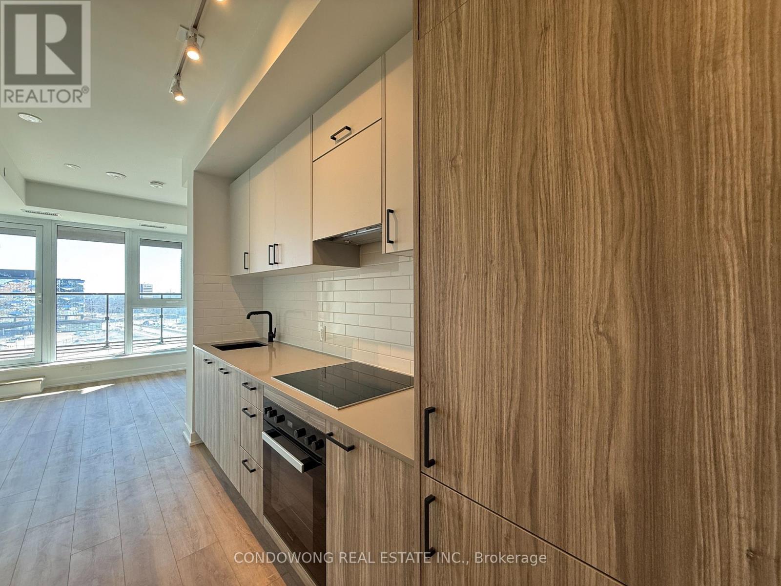 908 - 5 QUARRINGTON LANE, Toronto, Ontario