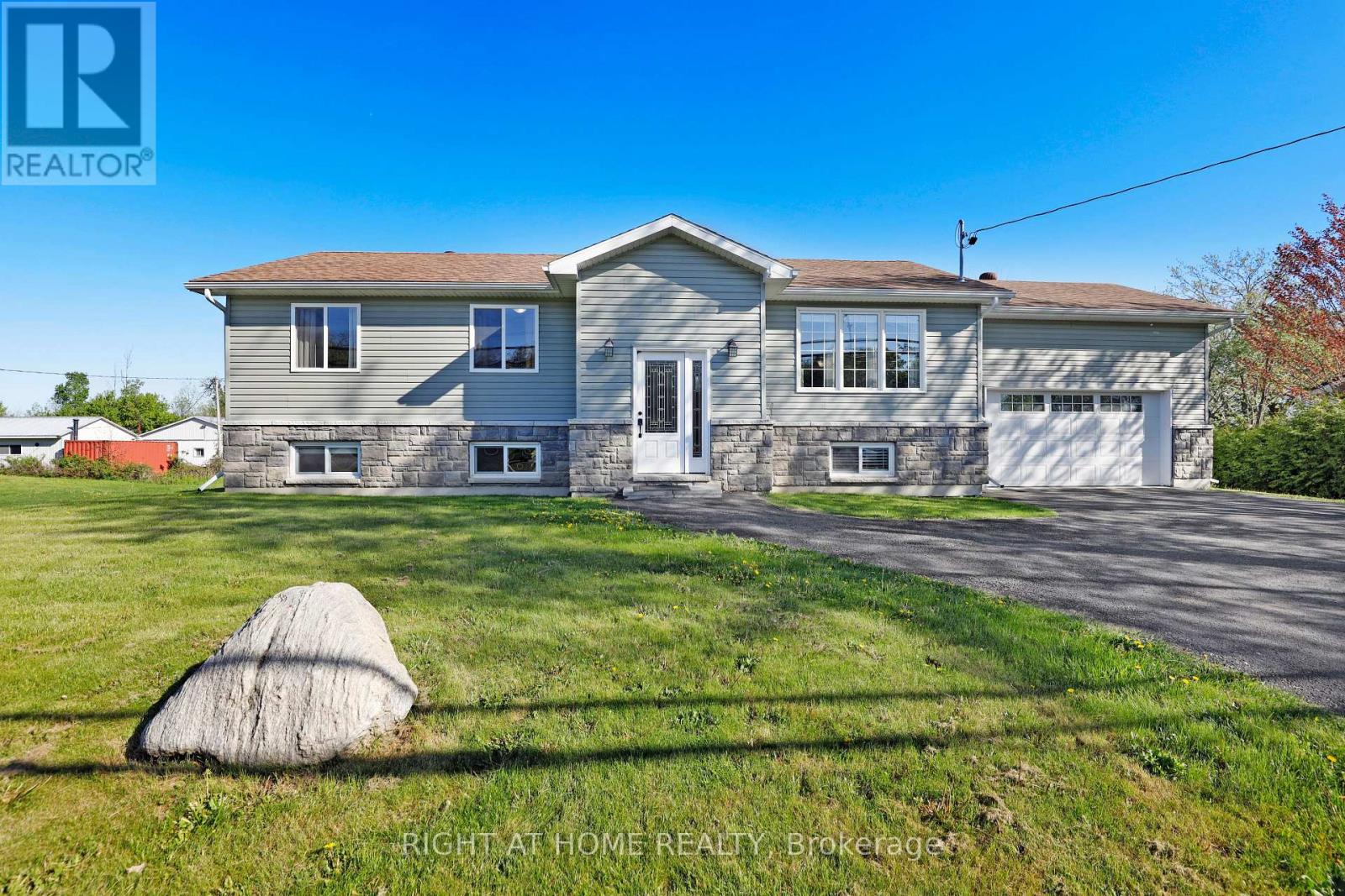 8344 VICTORIA STREET, Ottawa, Ontario