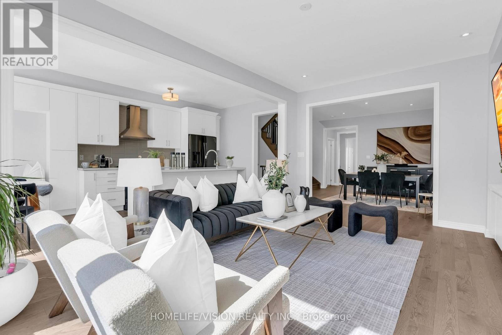35 PINE HILL CRESCENT, Aurora, Ontario