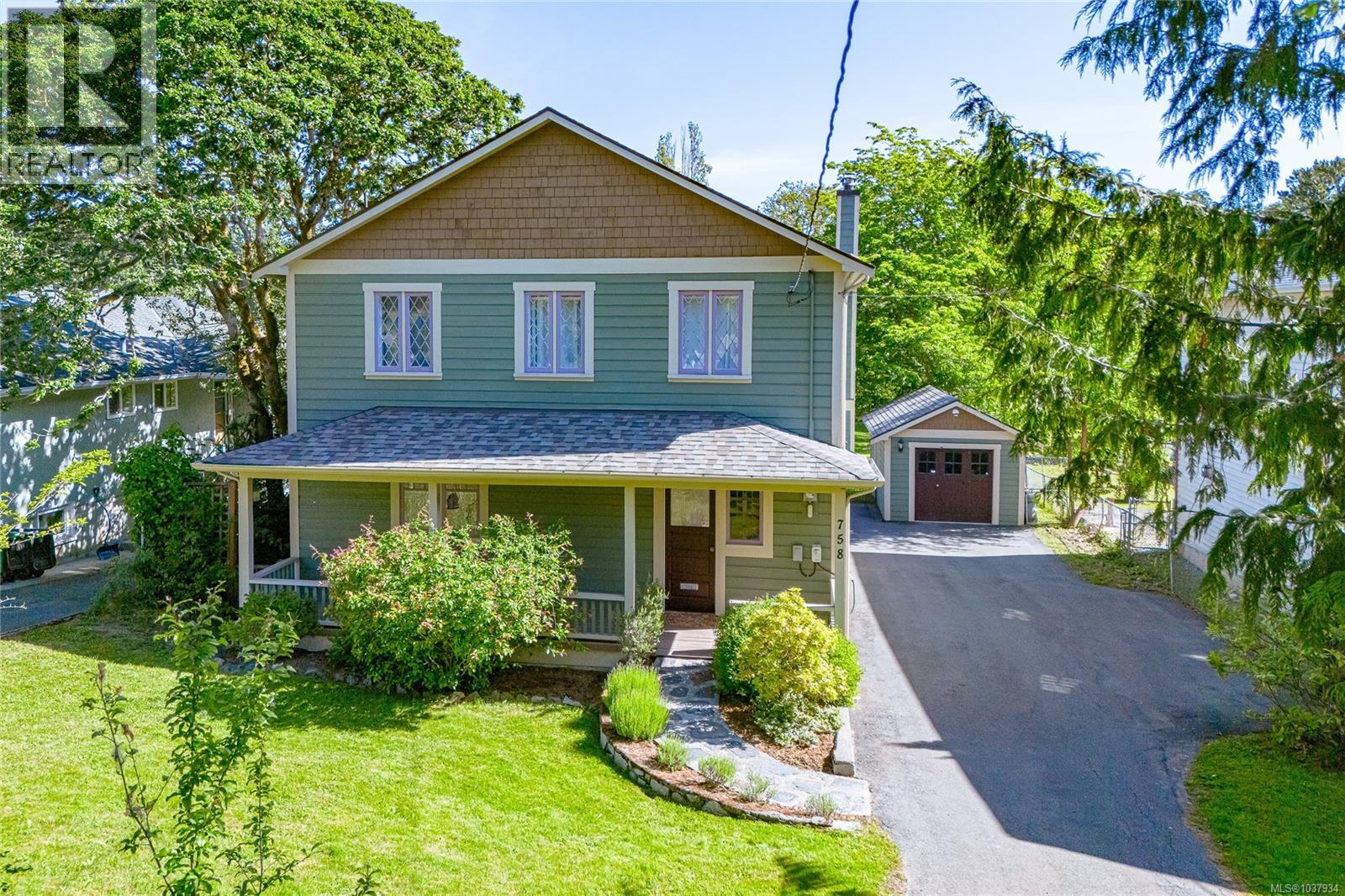 758 Newbury St, Saanich, British Columbia