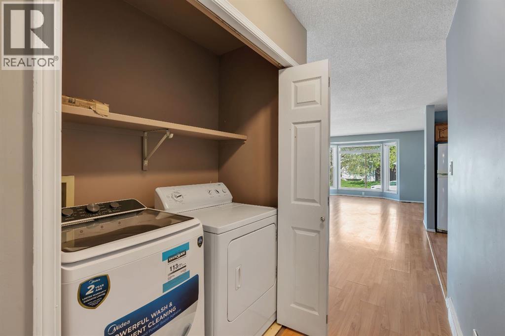 260 Erin Woods Drive Se, Calgary, Alberta T2B 3B9 - Photo 13 - A2313685