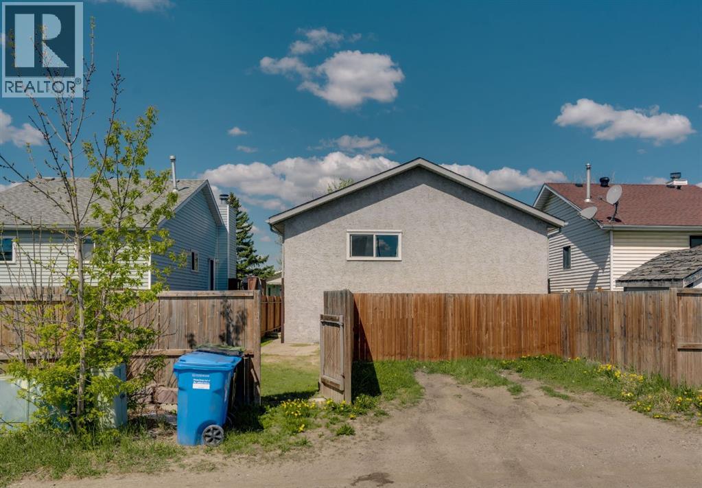 260 Erin Woods Drive Se, Calgary, Alberta T2B 3B9 - Photo 35 - A2313685